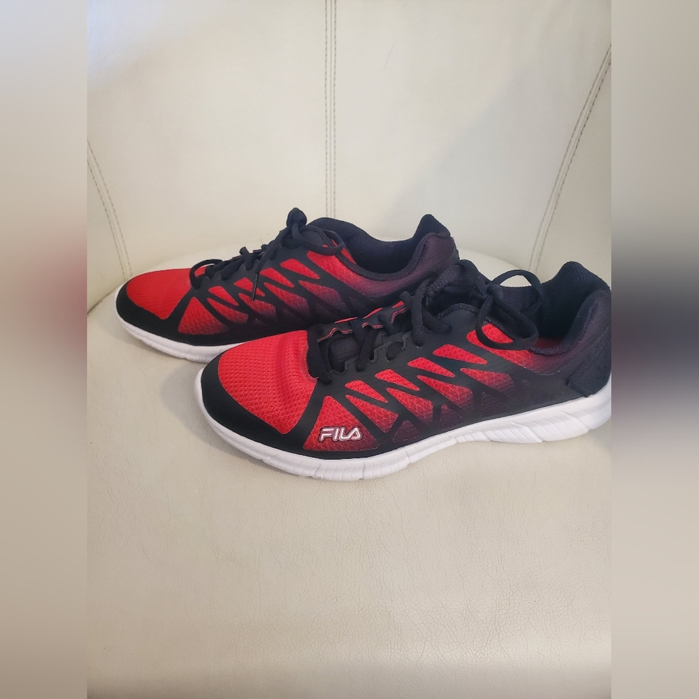 Fila Memory Fantom 6 Me'ns Red Canvas Athletic Running Shoes